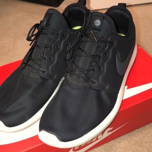 Nike Roshe Two. Black/Anthracite-Sail. Size 14.